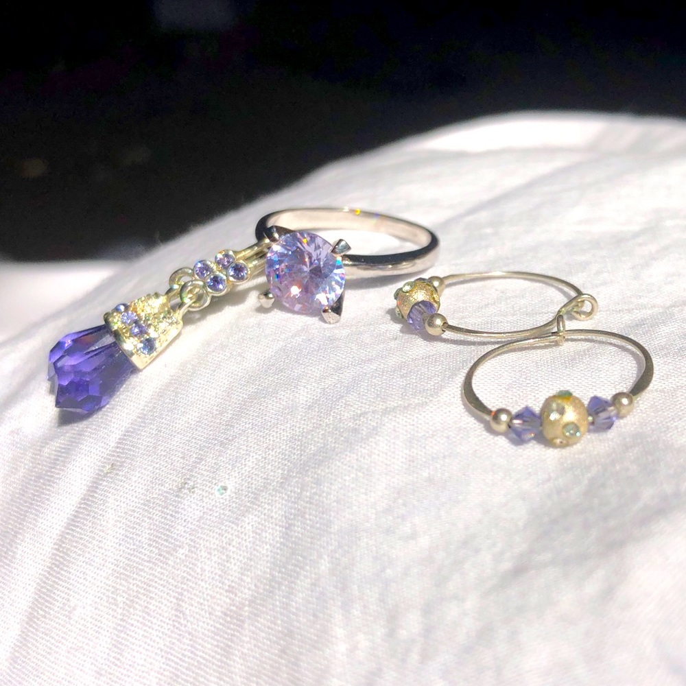 LOT of silver / purple jewelry: ring + 2 pair earrings